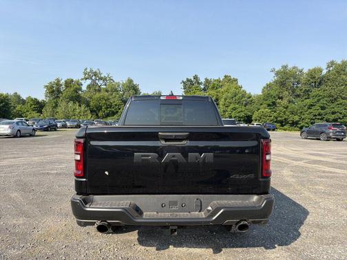 Diamond Black Crystal Pearlcoat 2026 RAM 1500 Warlock Crew Cab 4x4 5'7' Box