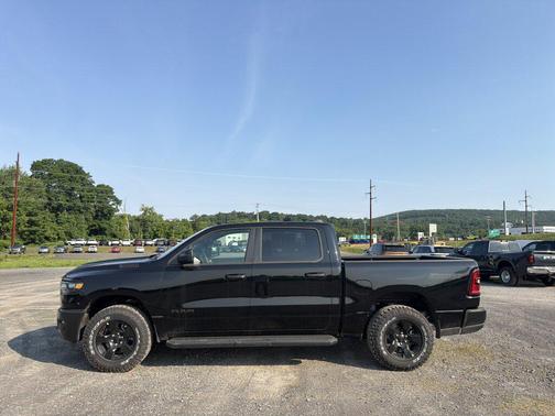 Diamond Black Crystal Pearlcoat 2026 RAM 1500 Warlock Crew Cab 4x4 5'7' Box