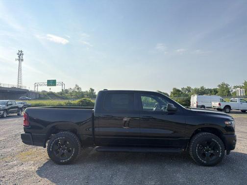 Diamond Black Crystal Pearlcoat 2026 RAM 1500 Warlock Crew Cab 4x4 5'7' Box