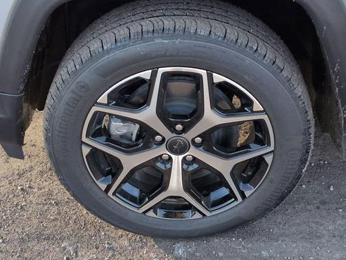 Silver Zynith Metallic Clearcoat 2026 Jeep Compass Limited