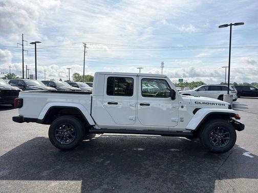 Bright White Clearcoat 2026 Jeep Gladiator 85th Anniversary Edition 4x4