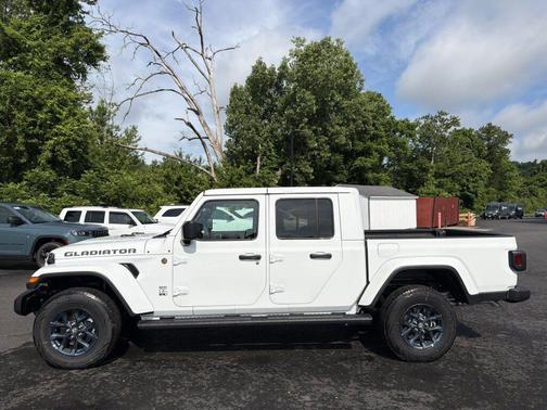 Bright White Clearcoat 2026 Jeep Gladiator 85th Anniversary Edition 4x4