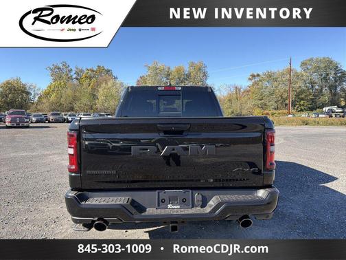 Diamond Black Crystal Pearlcoat 2027 RAM 1500 Big Horn/Lone Star