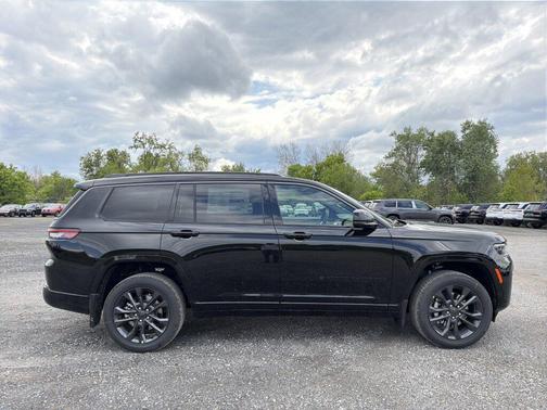 Diamond Black Crystal Pearlcoat 2026 Jeep Grand Cherokee L Limited