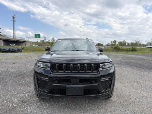 Diamond Black Crystal Pearlcoat 2026 Jeep Grand Cherokee L Limited