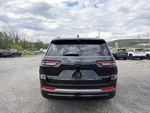 Diamond Black Crystal Pearlcoat 2026 Jeep Grand Cherokee L Limited