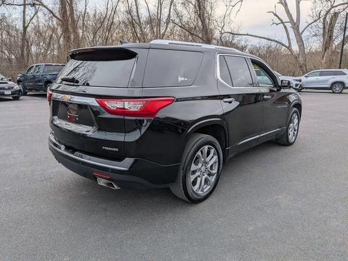 Mosaic Black Metallic 2019 Chevrolet Traverse Premier