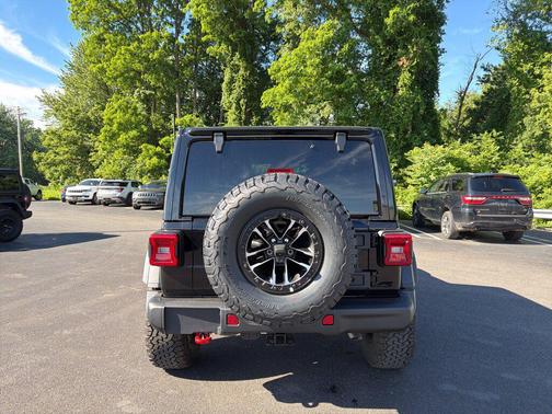Black Clearcoat 2026 Jeep Wrangler Rubicon
