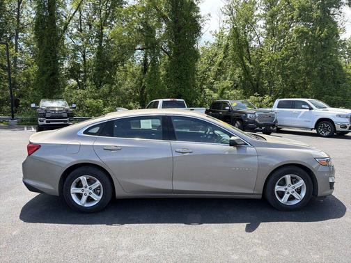 Mineral Gray Metallic 2023 Chevrolet Malibu FWD 1LT