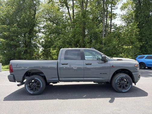 Ceramic Gray Clearcoat 2026 RAM 2500 Big Horn Crew Cab 4x4 6'4' Box