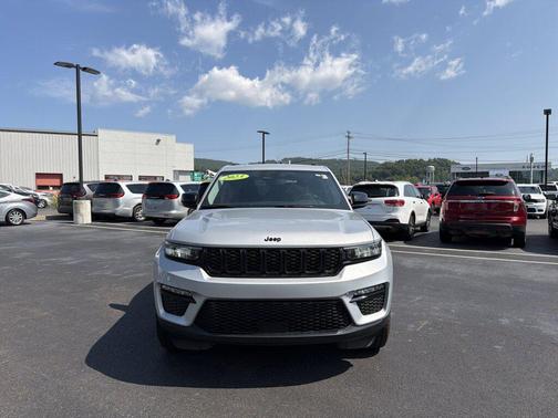 Silver Zynith 2023 Jeep Grand Cherokee Limited