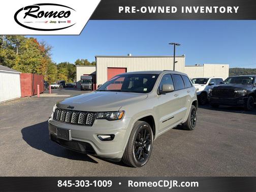 Sting-Gray Clearcoat 2020 Jeep Grand Cherokee Altitude