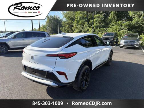 Summit White 2025 Buick Envista Sport Touring FWD