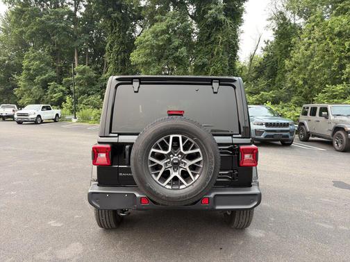 black clearcoat 2026 Jeep Wrangler 4-Door Sahara 4x4