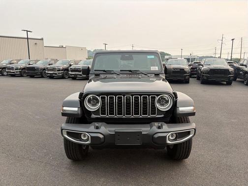 black clearcoat 2026 Jeep Wrangler 4-Door Sahara 4x4