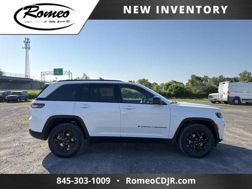 Bright White Clearcoat 2026 Jeep Grand Cherokee Altitude