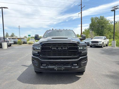 Diamond Black Crystal Pearlcoat 2023 RAM 3500 Limited Crew Cab 4x4 8' Box