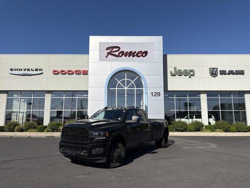 Diamond Black Crystal Pearlcoat 2023 RAM 3500 Limited Crew Cab 4x4 8' Box