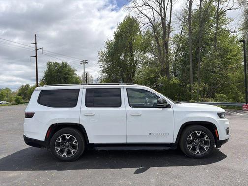 Bright White Clearcoat 2023 Jeep Wagoneer Series III 4x4