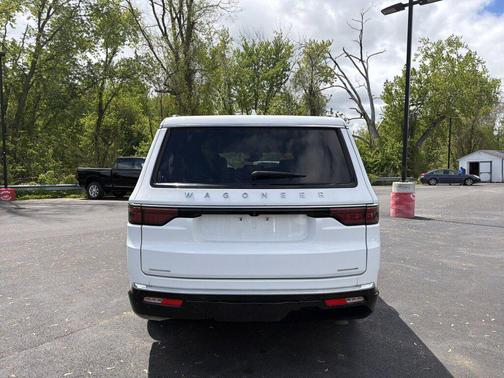 Bright White Clearcoat 2023 Jeep Wagoneer Series III 4x4