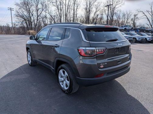 Granite Crystal Metallic Clearcoat 2021 Jeep Compass Latitude