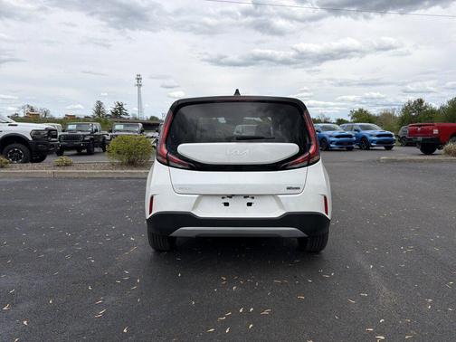 Snow White Pearl 2024 Kia Soul EX