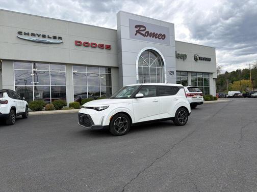 Snow White Pearl 2024 Kia Soul EX