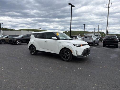 Snow White Pearl 2024 Kia Soul EX