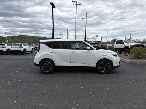 Snow White Pearl 2024 Kia Soul EX