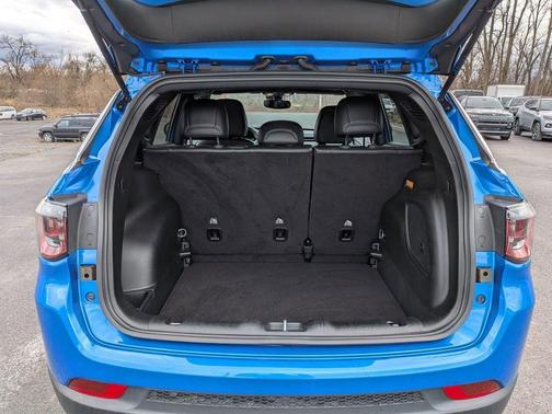 Fathom Blue Pearlcoat 2024 Jeep Compass Latitude Lux