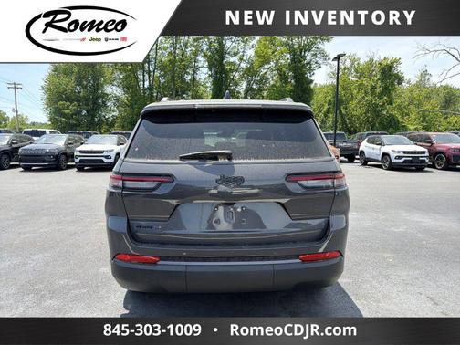 Baltic Gray Metallic Clearcoat 2026 Jeep Grand Cherokee L Altitude