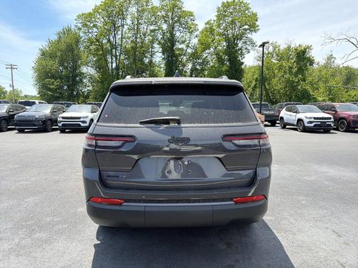 Baltic Gray Metallic Clearcoat 2026 Jeep Grand Cherokee L Altitude