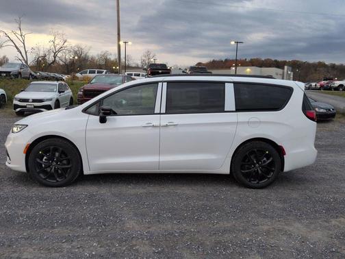 Bright White Clearcoat 2026 Chrysler Pacifica L