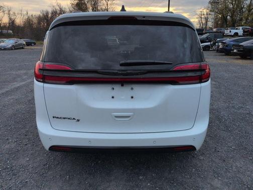 Bright White Clearcoat 2026 Chrysler Pacifica L