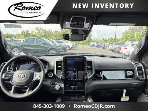 Diamond Black Crystal Pearlcoat 2026 RAM 1500 Laramie