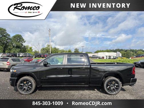 Diamond Black Crystal Pearlcoat 2026 RAM 1500 Laramie
