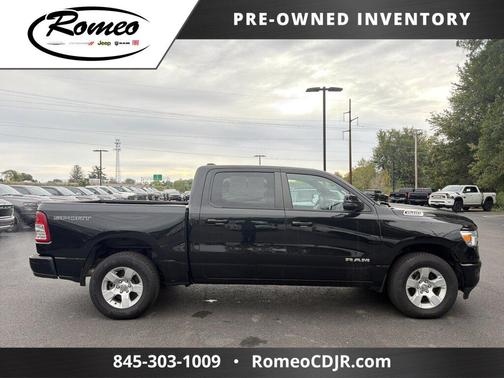 Diamond Black Crystal Pearlcoat 2023 RAM 1500 Big Horn/Lone Star