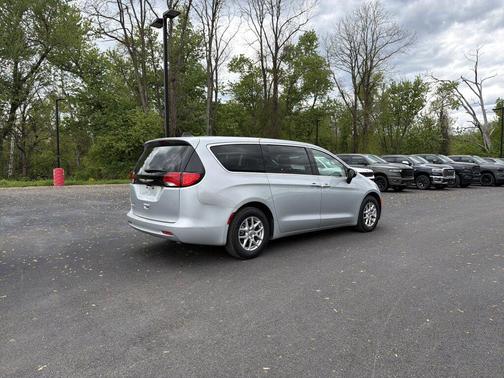 Silver Mist Clearcoat 2023 Chrysler Voyager LX
