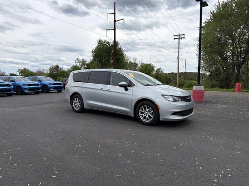 Silver Mist Clearcoat 2023 Chrysler Voyager LX