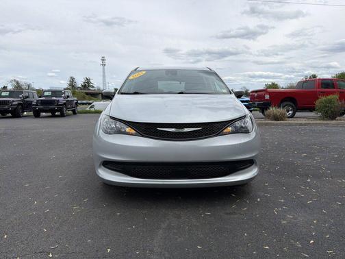 Silver Mist Clearcoat 2023 Chrysler Voyager LX