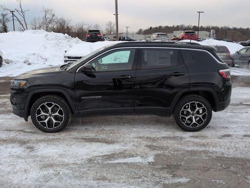 Diamond Black Crystal Pearlcoat 2026 Jeep Compass Limited