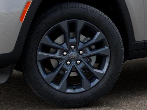 Silver Zynith 2026 Jeep Grand Cherokee 85th Anniversay Edition 4x4