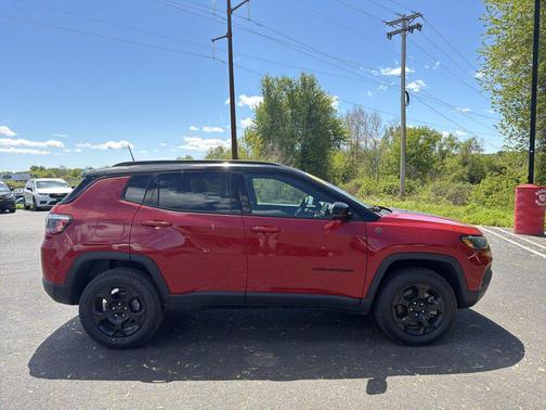 Redline Pearlcoat 2023 Jeep Compass Trailhawk