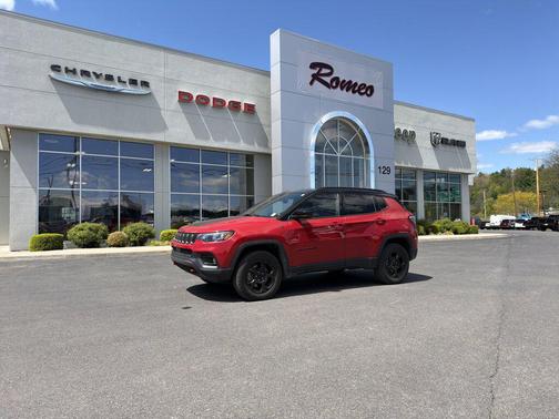 Redline Pearlcoat 2023 Jeep Compass Trailhawk