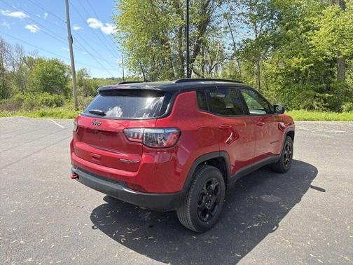 Redline Pearlcoat 2023 Jeep Compass Trailhawk