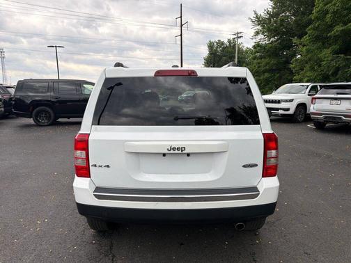 Bright White Clearcoat 2016 Jeep Patriot Latitude