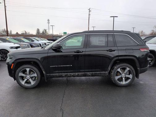 Diamond Black Crystal Pearlcoat 2026 Jeep Grand Cherokee Limited