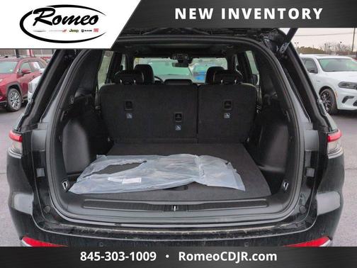 Diamond Black Crystal Pearlcoat 2026 Jeep Grand Cherokee Limited
