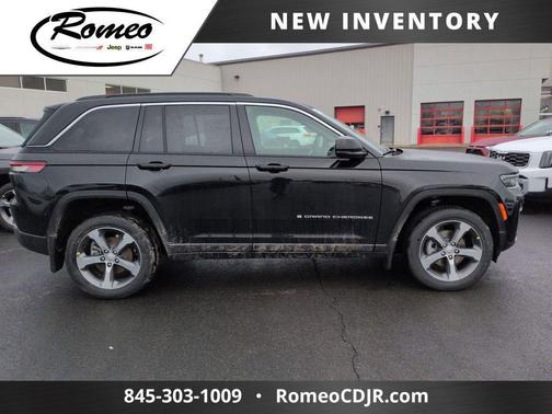 Diamond Black Crystal Pearlcoat 2026 Jeep Grand Cherokee Limited