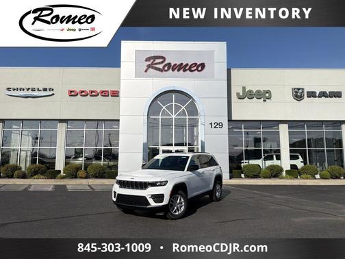 Bright White Clearcoat 2026 Jeep Grand Cherokee Laredo